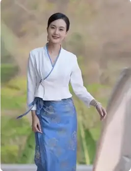 Есенна китайски дрехи Dai в етнически стил, бял топ, пола с цветен модел, комплект от две части