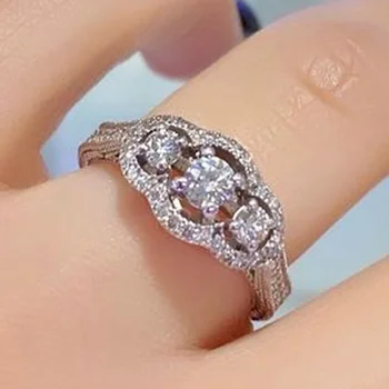 Модни бижута 2023, годежни пръстени за жени, дизайн с три камъни, CZ, луксозни аксесоари за женските пръсти, покрити с лед 